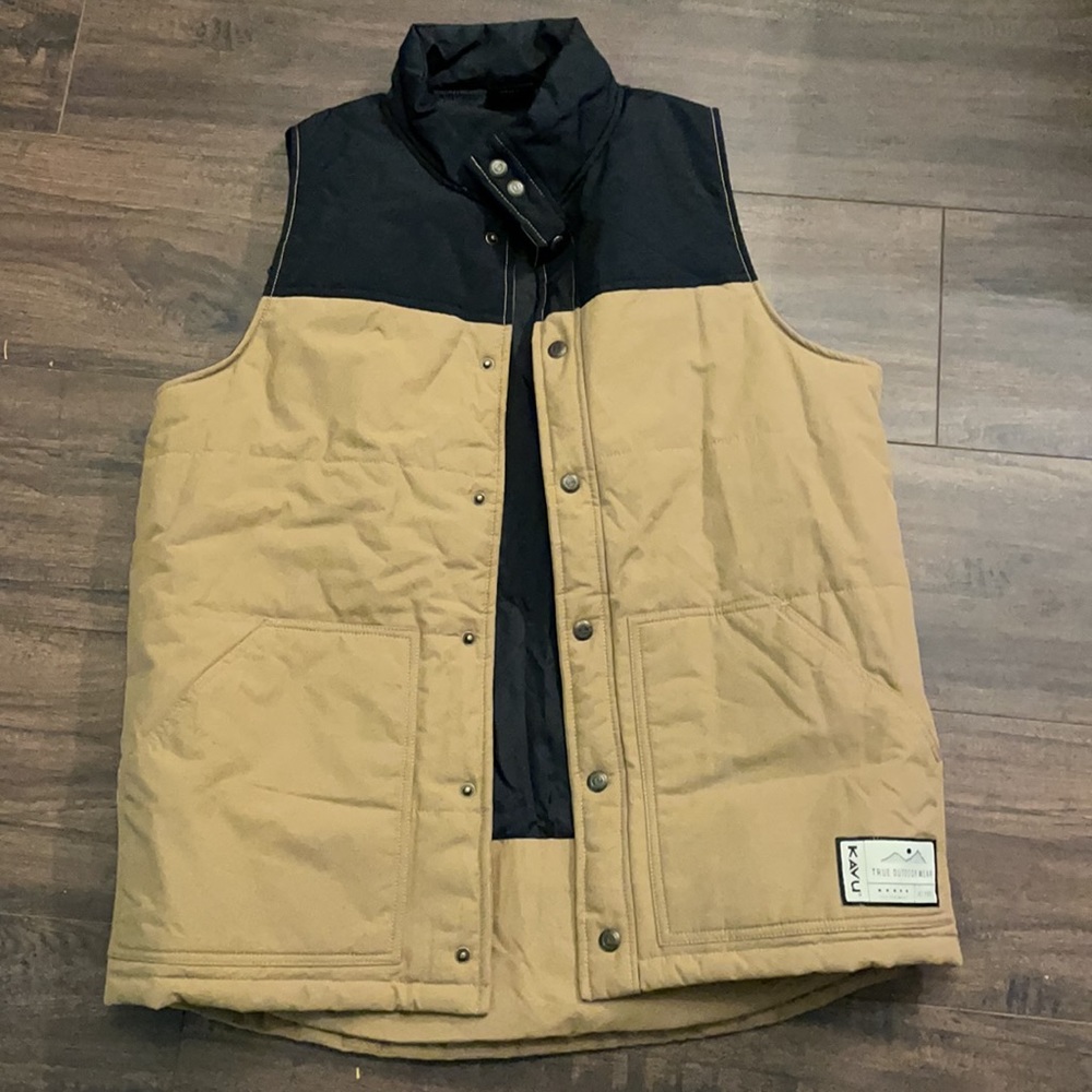 KAVU Switchback Vest in Terrain - Picture 2 of 7